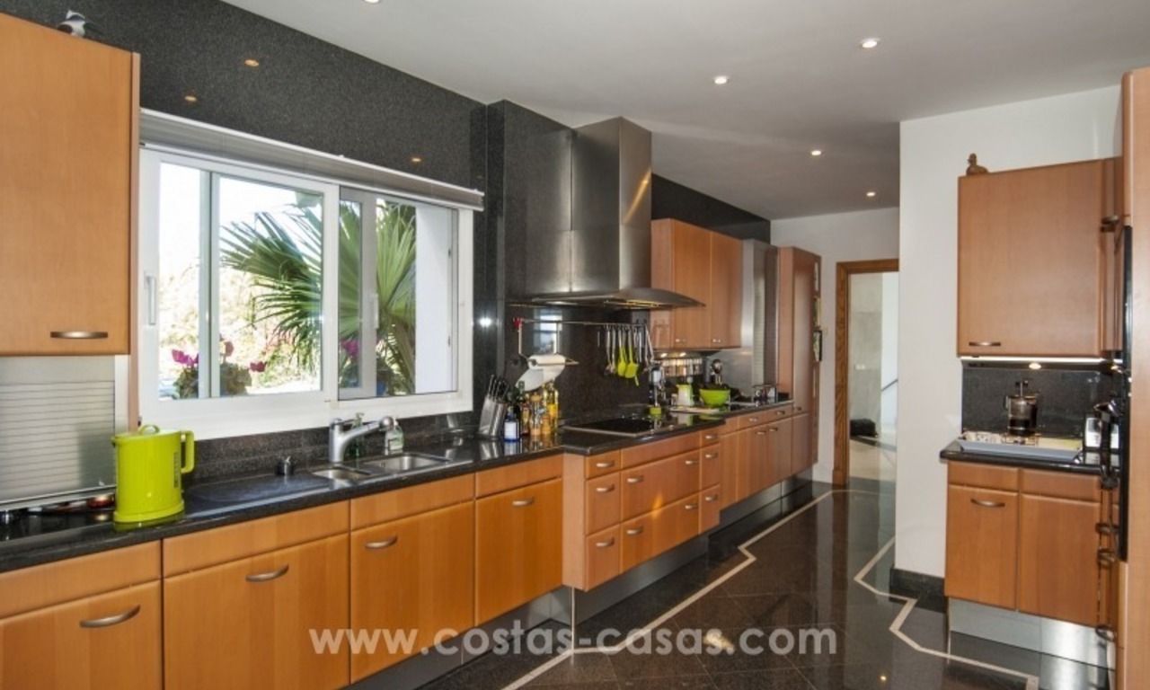 Villa contemporaine de golf à vendre dans une zone huppée de Nueva Andalucía - Marbella 19