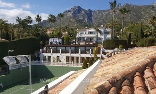 À vendre à Marbella : Superbe villa avec villa pour invités et piste de tennis 8