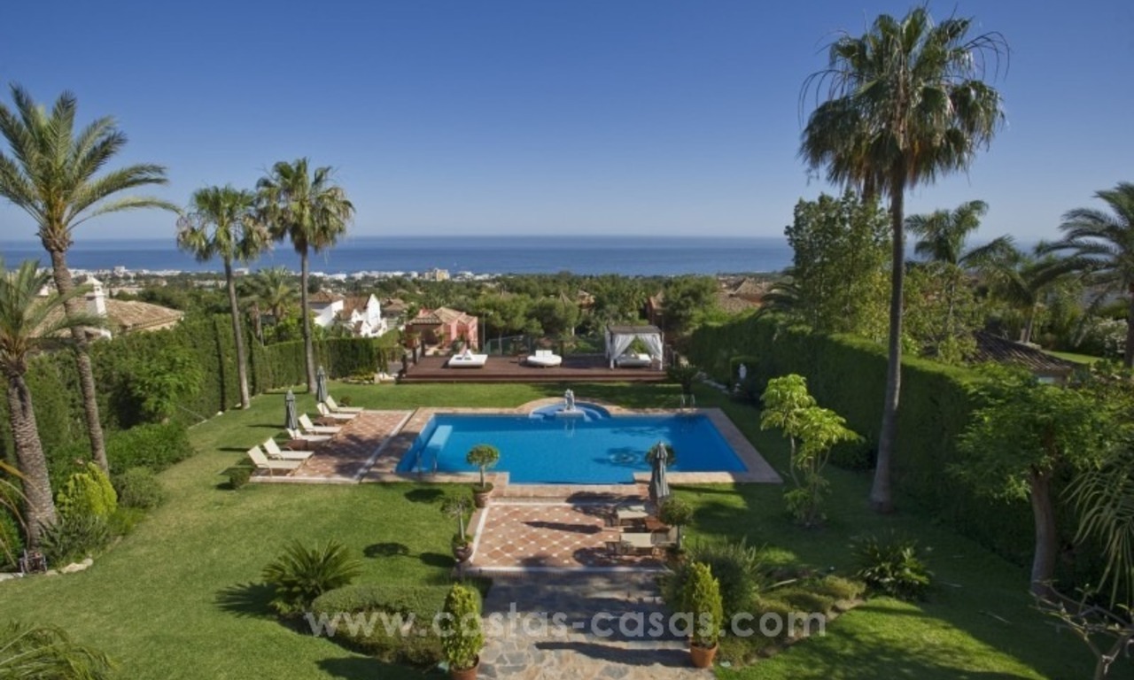 À vendre à Marbella : Superbe villa avec villa pour invités et piste de tennis 2