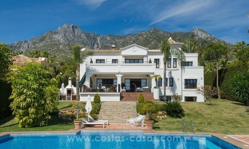 À vendre à Marbella : Superbe villa avec villa pour invités et piste de tennis 