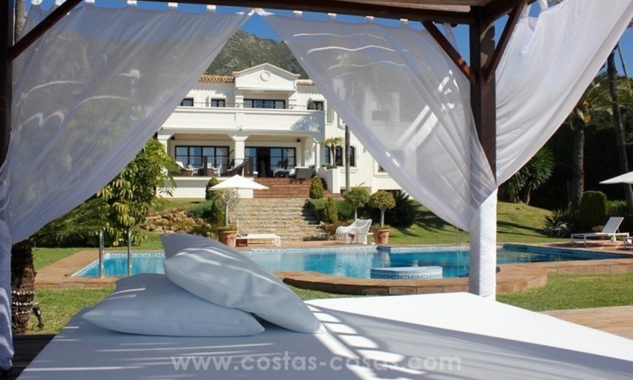 À vendre à Marbella : Superbe villa avec villa pour invités et piste de tennis 16