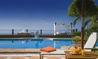 À vendre à Marbella : Superbe villa avec villa pour invités et piste de tennis 14