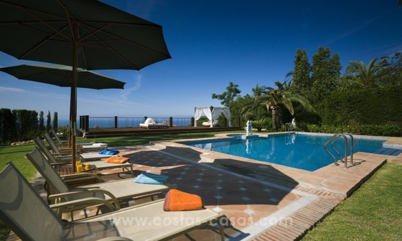 À vendre à Marbella : Superbe villa avec villa pour invités et piste de tennis 10