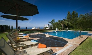 À vendre à Marbella : Superbe villa avec villa pour invités et piste de tennis 10