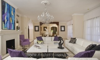 À vendre à Marbella : Superbe villa avec villa pour invités et piste de tennis 22