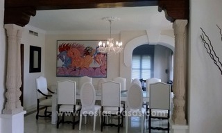 À vendre à Marbella : Superbe villa avec villa pour invités et piste de tennis 30