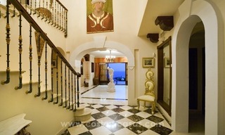 À vendre à Marbella : Superbe villa avec villa pour invités et piste de tennis 31