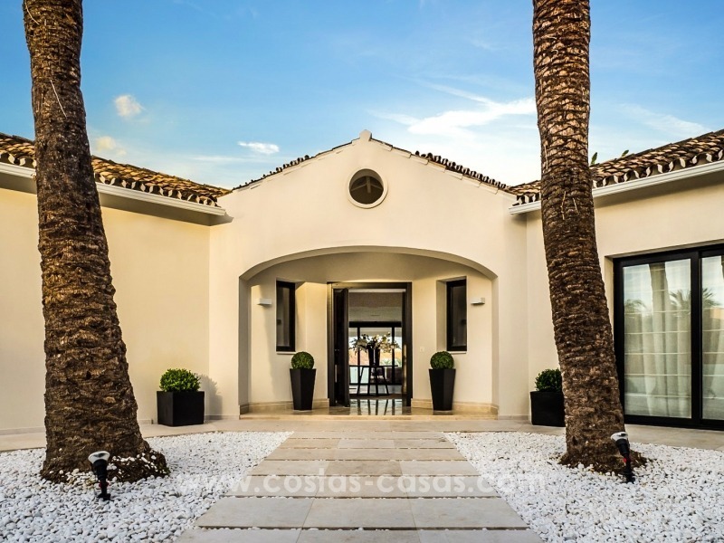 Villa rénovée en première ligne de golf à vendre à Los Naranjos Golf, Nueva Andalucía, Marbella