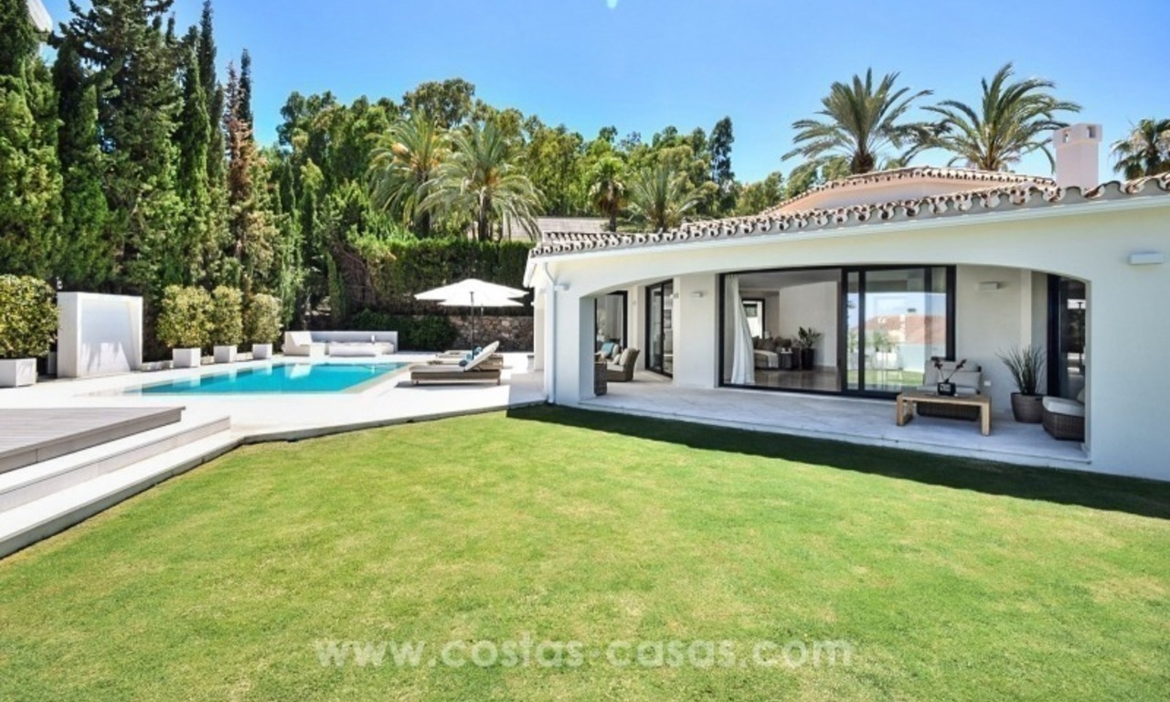 Villa rénovée en première ligne de golf à vendre à Los Naranjos Golf, Nueva Andalucía, Marbella 2