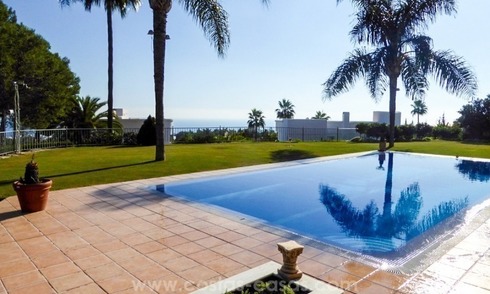 Villa avec de fabuleuses vues mer à vendre à Golden Mile, Marbella 