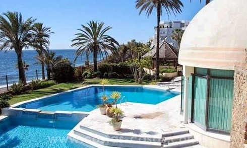 Palais en première ligne de plage en vente sur la Mille d’Or, Marbella 