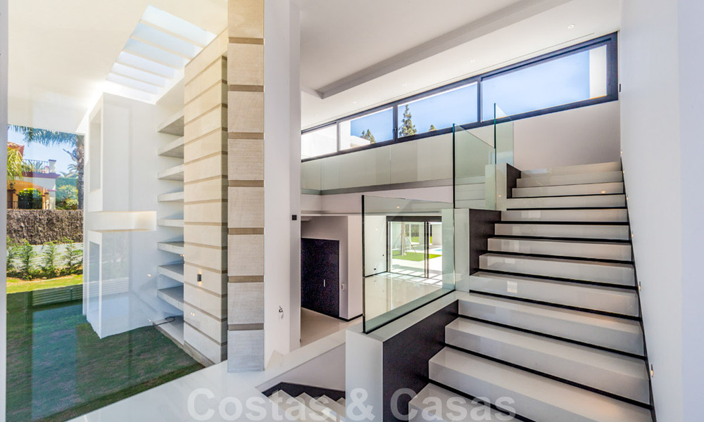 Villas de plage et de golf modernes de design à vendre à Guadalmina, Marbella 29007