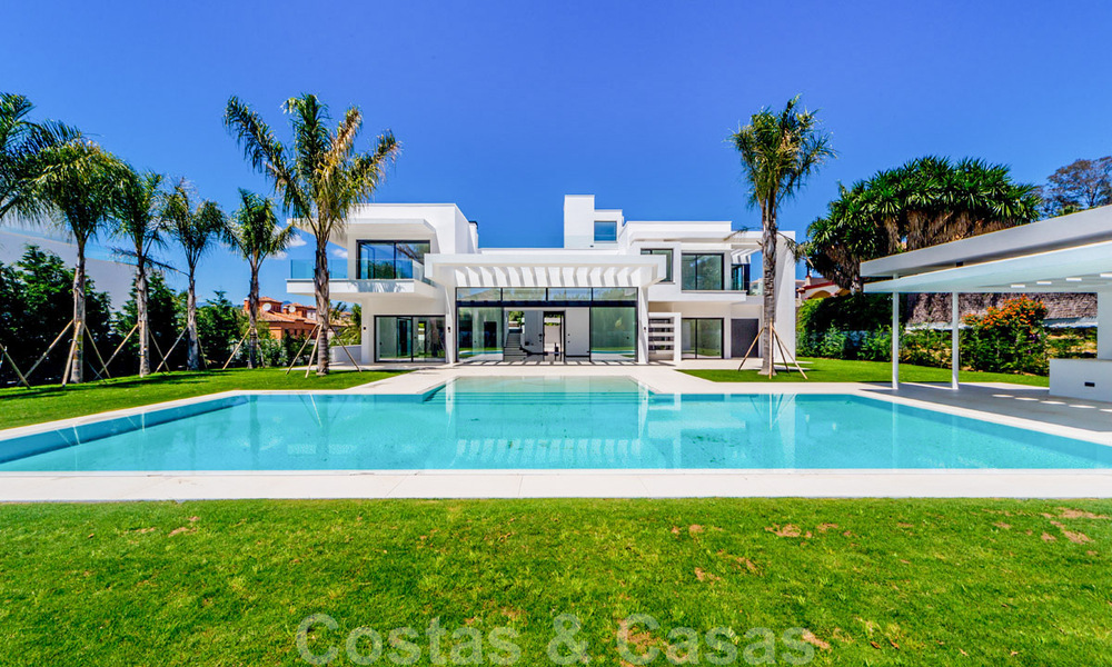 Villas de plage et de golf modernes de design à vendre à Guadalmina, Marbella 29009