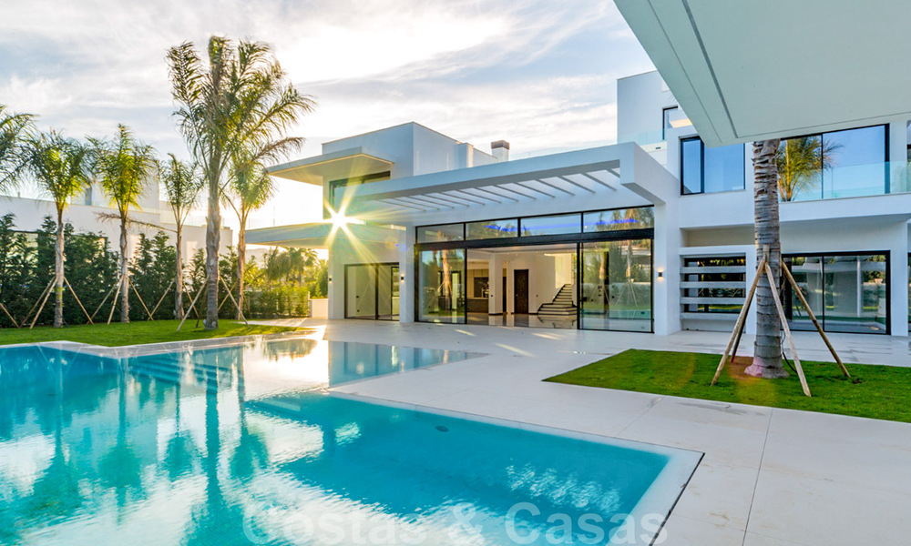 Villas de plage et de golf modernes de design à vendre à Guadalmina, Marbella 29018