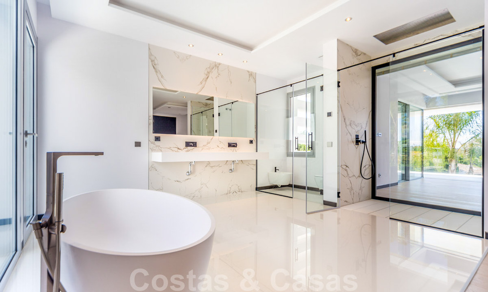 Villas modernes de design en deuxième ligne de plage à vendre à Guadalmina Baja, Marbella 29022