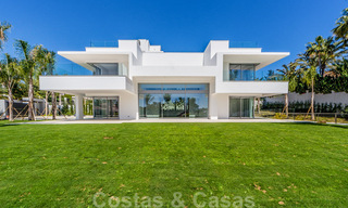 Villas modernes de design en deuxième ligne de plage à vendre à Guadalmina Baja, Marbella 29024 