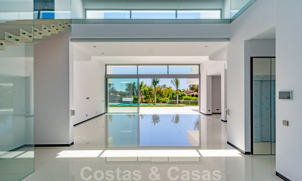 Villas modernes de design en deuxième ligne de plage à vendre à Guadalmina Baja, Marbella 29025