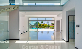 Villas modernes de design en deuxième ligne de plage à vendre à Guadalmina Baja, Marbella 29025 