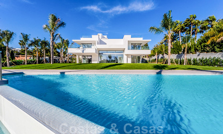 Villas modernes de design en deuxième ligne de plage à vendre à Guadalmina Baja, Marbella 29027