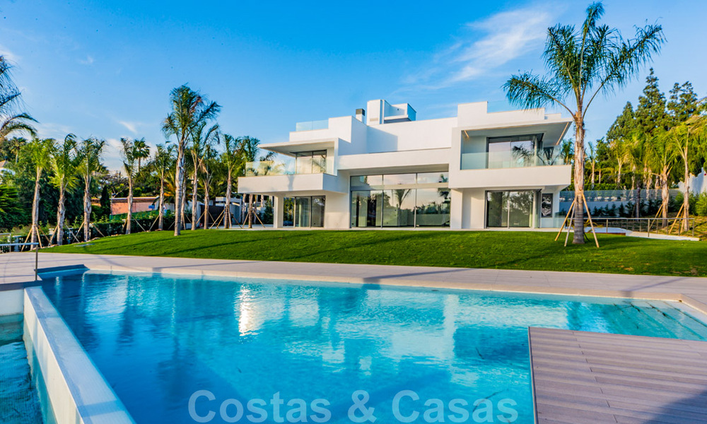 Villas modernes de design en deuxième ligne de plage à vendre à Guadalmina Baja, Marbella 29029