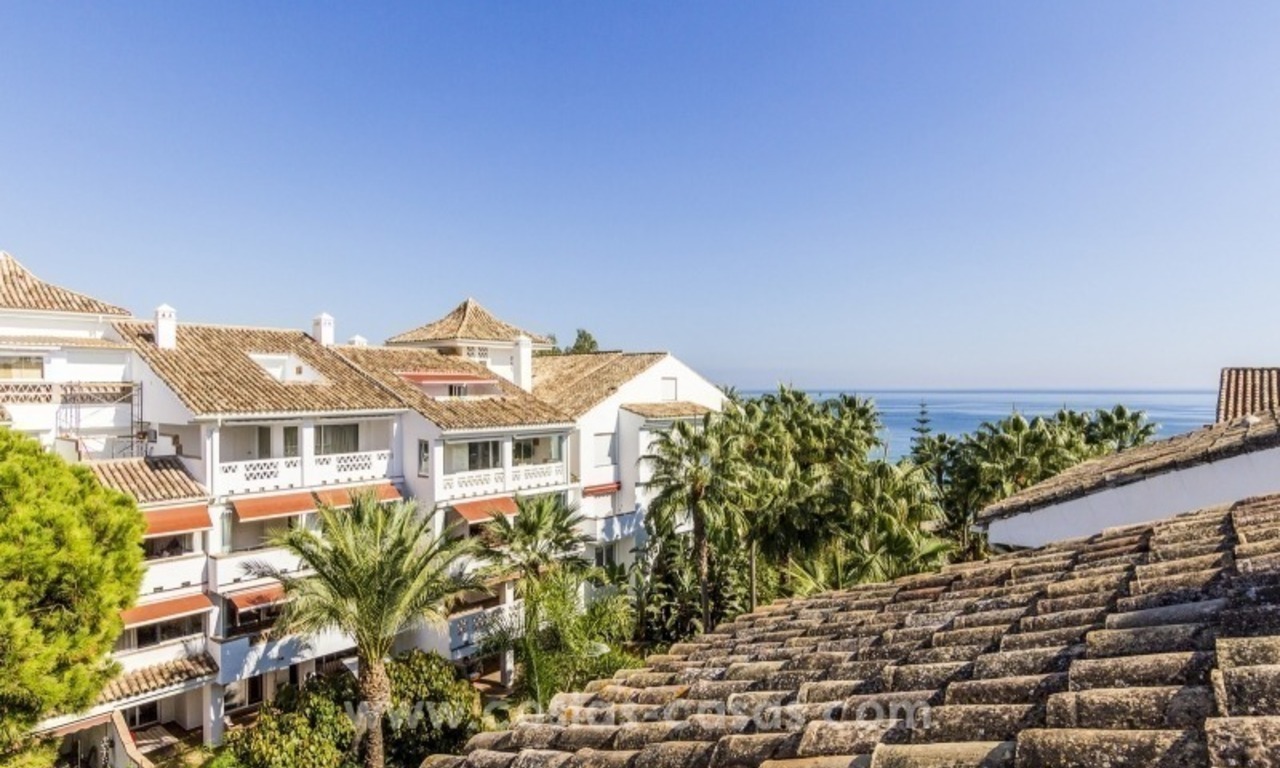 Penthouse en première ligne de plage à vendre sur la Mille d’or, Marbella 0