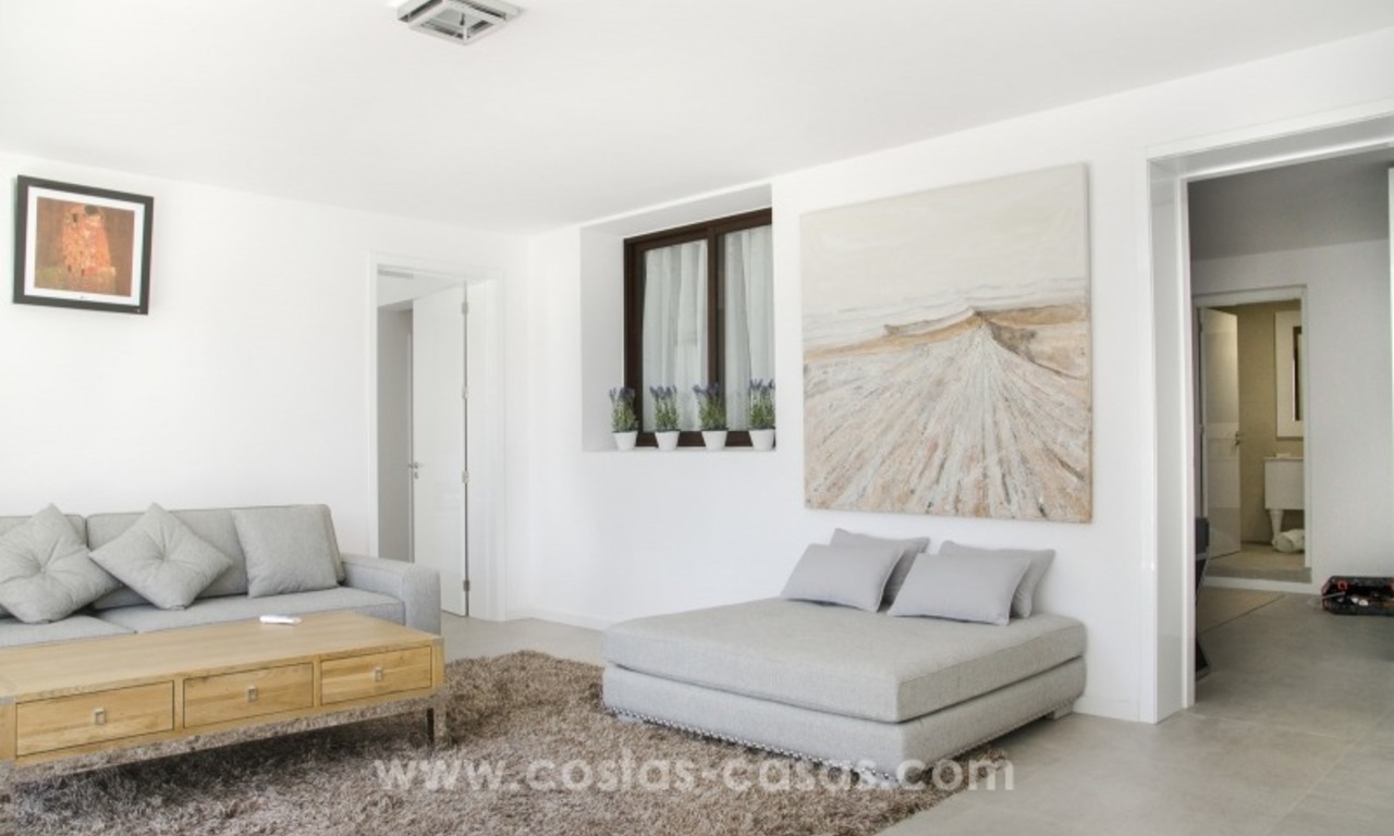 Villa moderne rénovée à vendre sur la Mille d’Or, Marbella 24