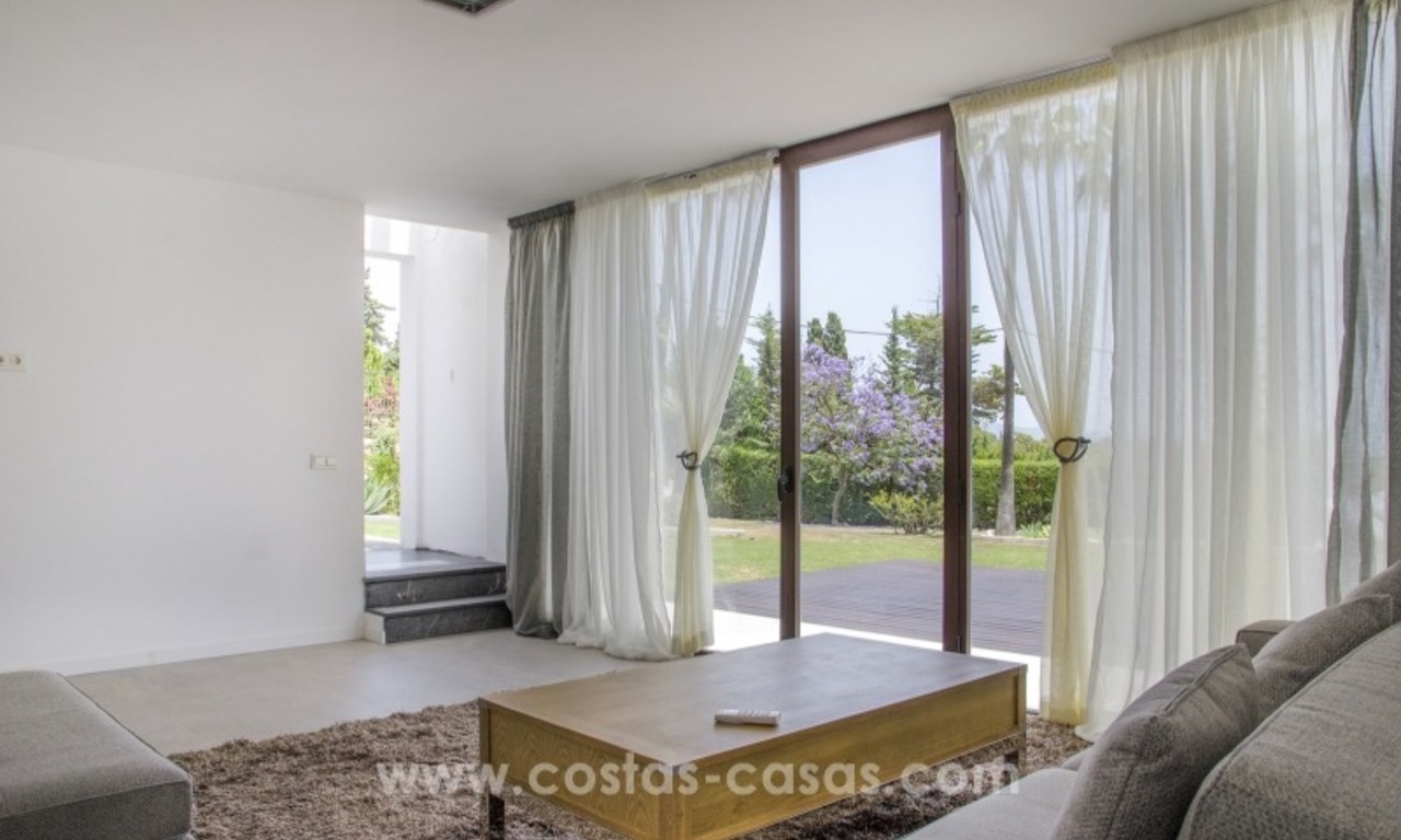 Villa moderne rénovée à vendre sur la Mille d’Or, Marbella 26