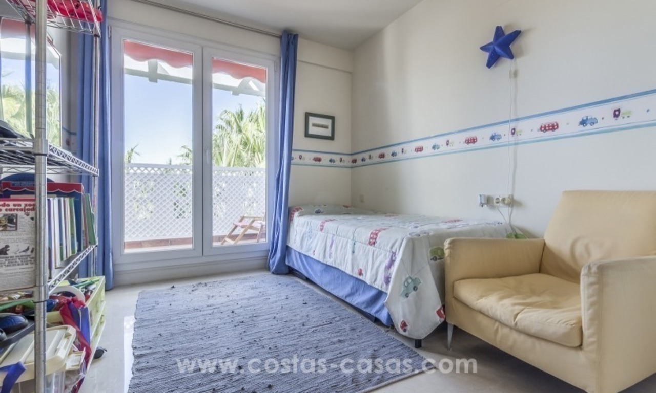 Très bel appartement penthouse en bord de mer à vendre sur la Mille d’Or de Marbella 17