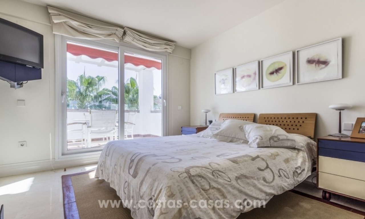 Très bel appartement penthouse en bord de mer à vendre sur la Mille d’Or de Marbella 19