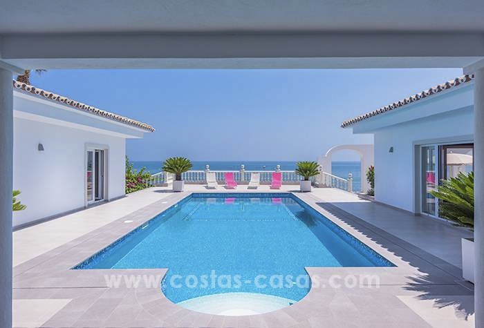 Villa de luxe en première ligne de plage à vendre à Mijas-Costa, Costa del Sol