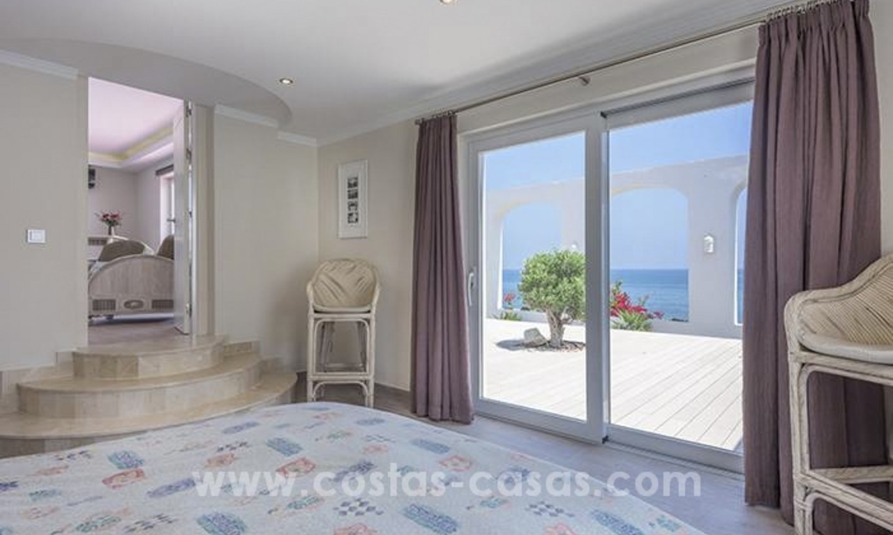 Villa de luxe en première ligne de plage à vendre à Mijas-Costa, Costa del Sol 11
