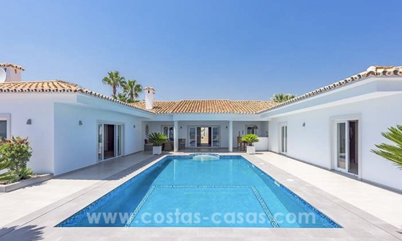 Villa de luxe en première ligne de plage à vendre à Mijas-Costa, Costa del Sol 3