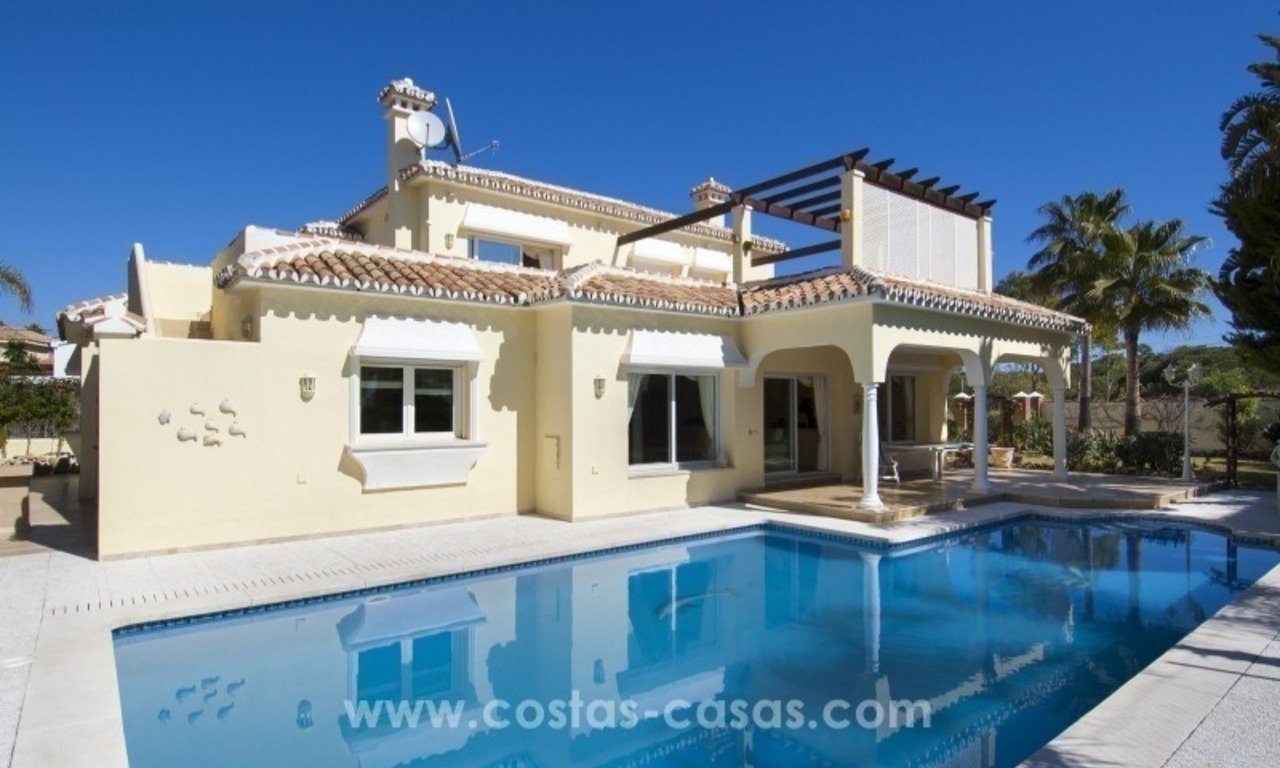 Magnifique villa en deuxième ligne de plage à vendre avec vue sur la mer à Marbella Est 3