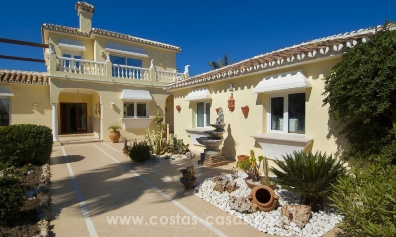 Magnifique villa en deuxième ligne de plage à vendre avec vue sur la mer à Marbella Est 2