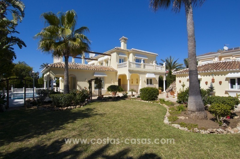 Magnifique villa en deuxième ligne de plage à vendre avec vue sur la mer à Marbella Est