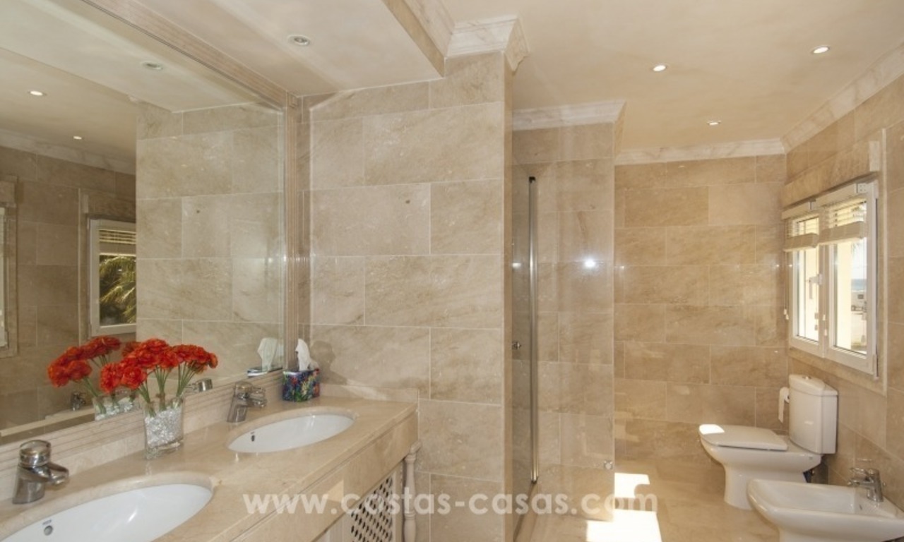 Magnifique villa en deuxième ligne de plage à vendre avec vue sur la mer à Marbella Est 30