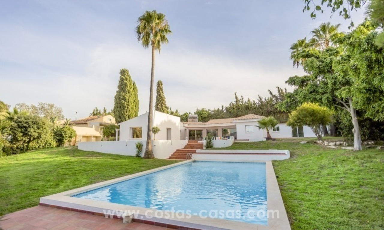 Villa très privée rénovée à vendre sur la Nouvelle Mille d’Or, Marbella - Estepona 3