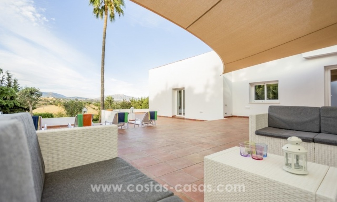 Villa très privée rénovée à vendre sur la Nouvelle Mille d’Or, Marbella - Estepona 7