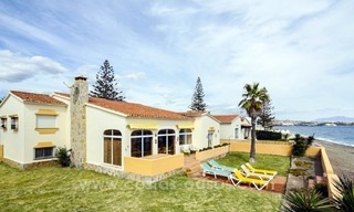 Aubaine ! Villa en première ligne de plage à vendre à Estepona, Costa del Sol 2