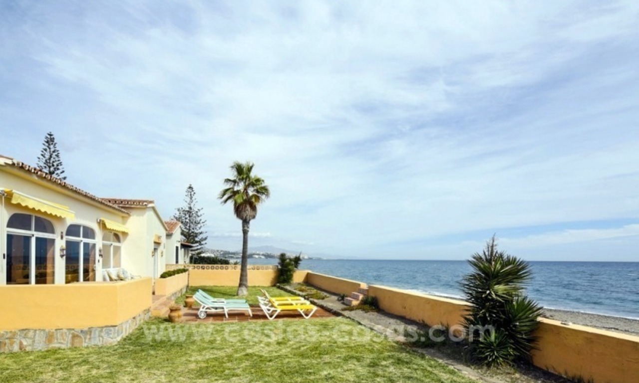 Aubaine ! Villa en première ligne de plage à vendre à Estepona, Costa del Sol 4