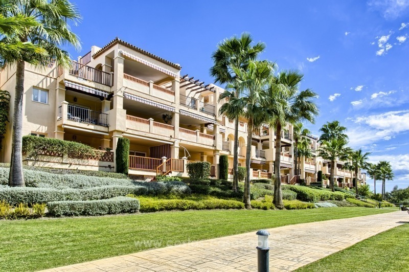 Spacieux appartement en première ligne de golf à vendre à Estepona - Benahavis - Marbella