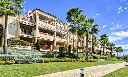Spacieux appartement en première ligne de golf à vendre à Estepona - Benahavis - Marbella 