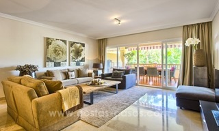 Spacieux appartement en première ligne de golf à vendre à Estepona - Benahavis - Marbella 6