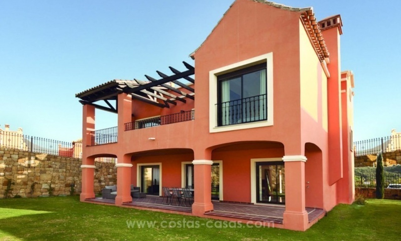 Villas en première ligne de golf en vente à Estepona, Costa del Sol 3