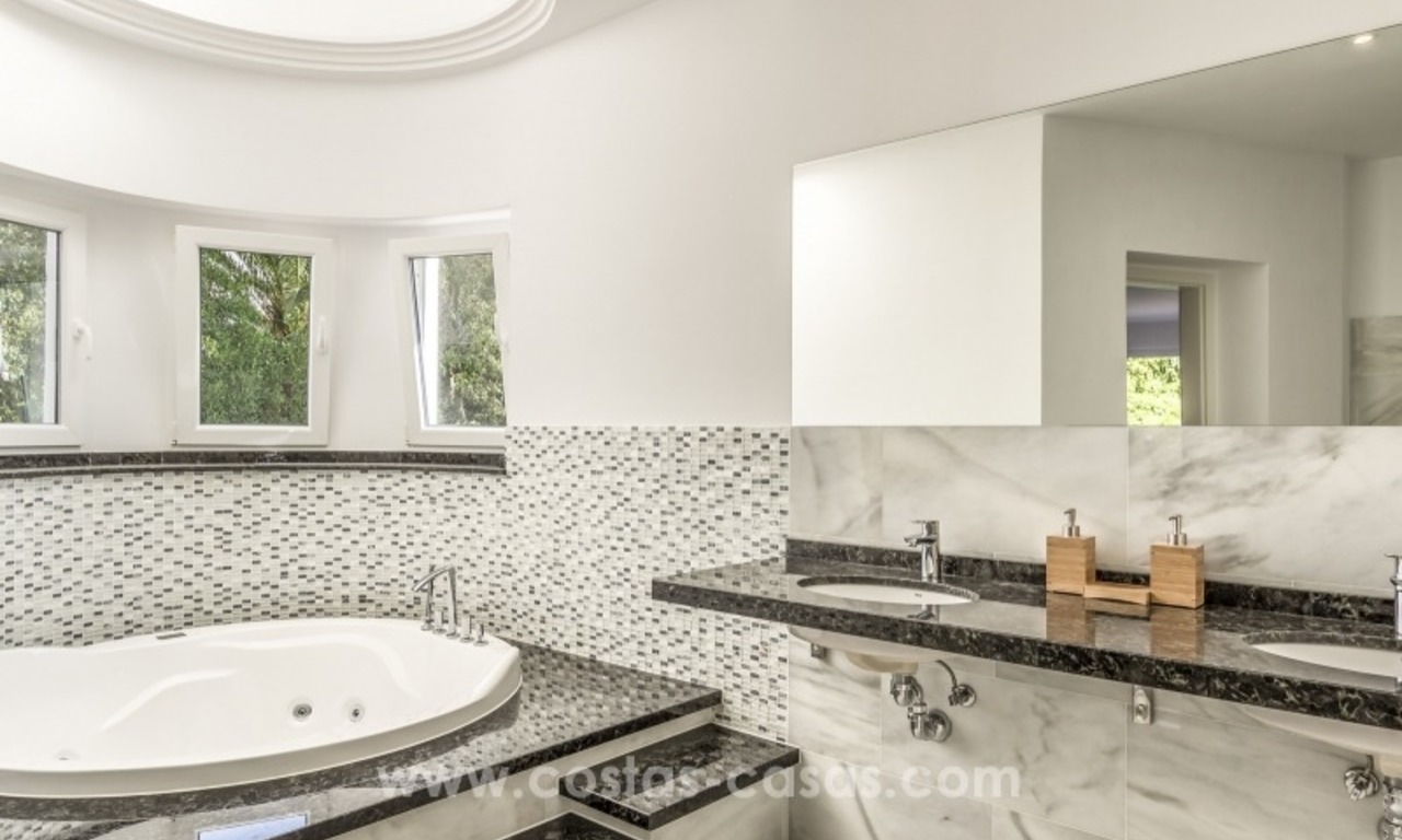 Villa moderna recién reformada en venta en Nueva Andalucía, Marbella 23