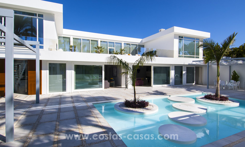 Villa contemporaine près de la plage à vendre à Guadalmina Baja, Marbella. 27670