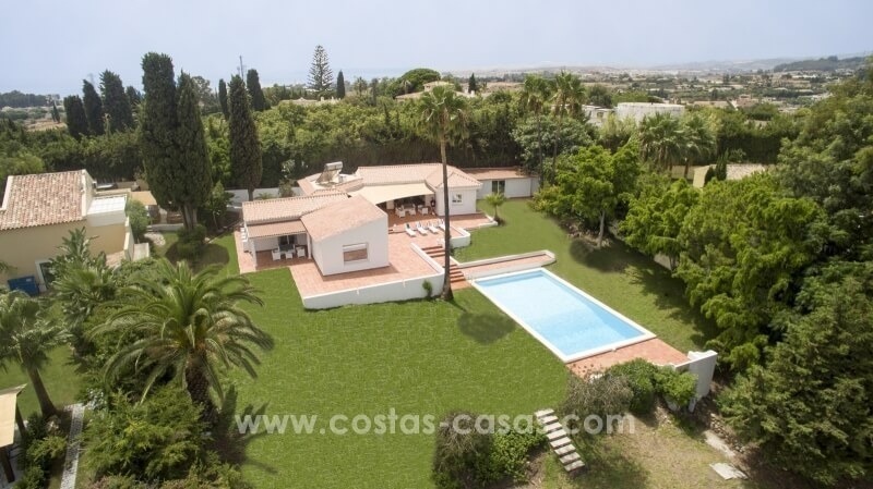 Villa très privée rénovée à vendre sur la Nouvelle Mille d’Or, Marbella - Estepona