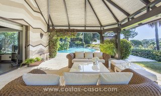 Villa contemporaine avec des influences asiatiques à vendre en première ligne de golf à Marbella 17416 