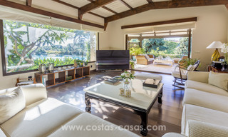 Villa contemporaine avec des influences asiatiques à vendre en première ligne de golf à Marbella 17420 