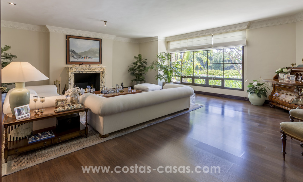 Villa contemporaine avec des influences asiatiques à vendre en première ligne de golf à Marbella 17422